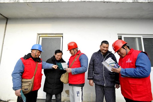 虎年回家路 电亮返乡人